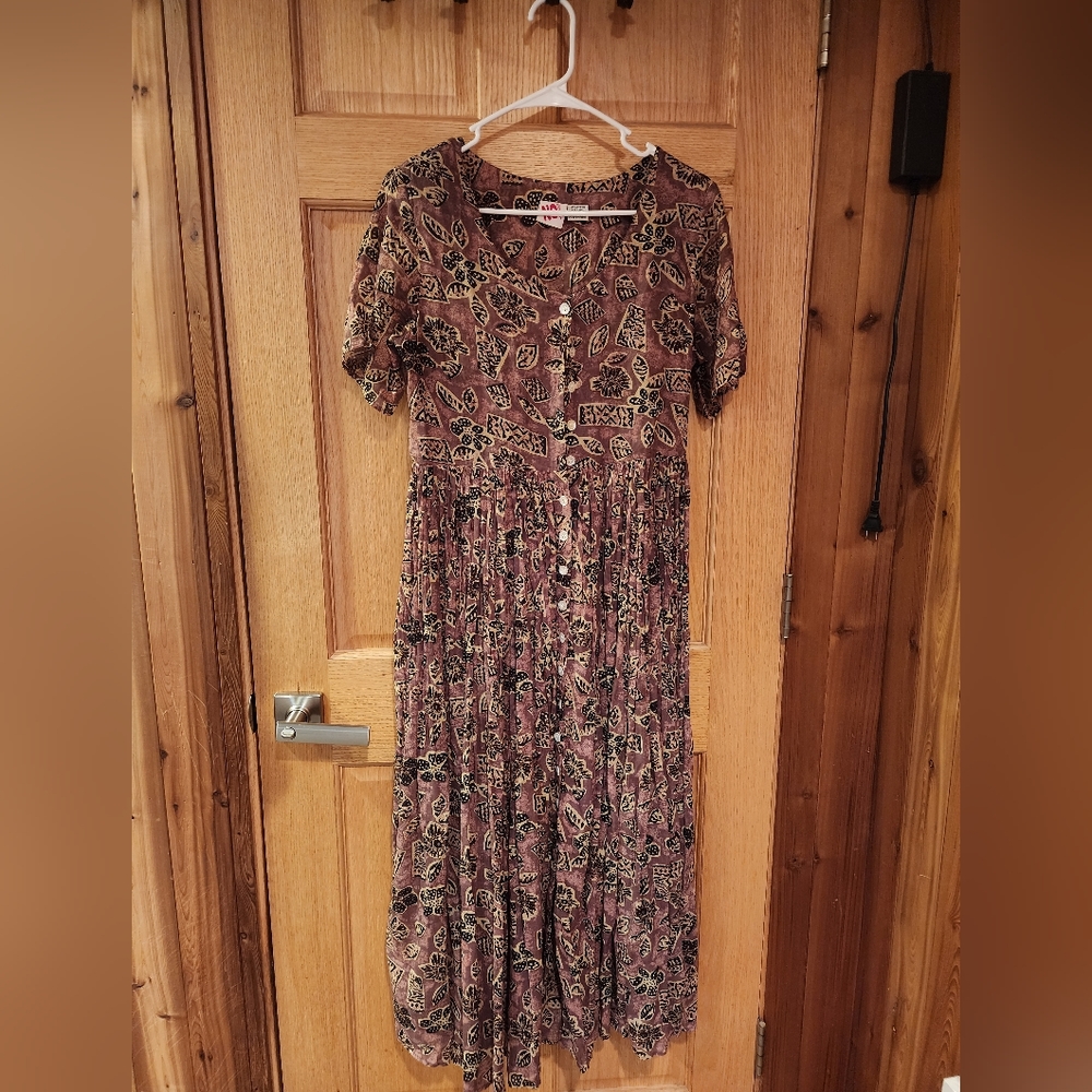 Brown/black/tan maxi-dress. Size small, fits medium. Lightweight. Short sleeve.